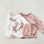 Pyjama Set Met Hartjes Kleur Wit En Roze Broekje Op Shirt Gevouwen