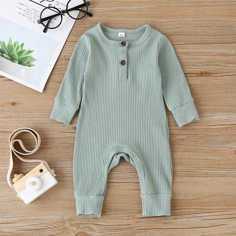 Lange Jumpsuit Voor Baby's Met Knoopdetail Groen Liggend