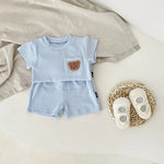 Tweedelig Zomers Babysetje Met Beertje Blauw Liggend